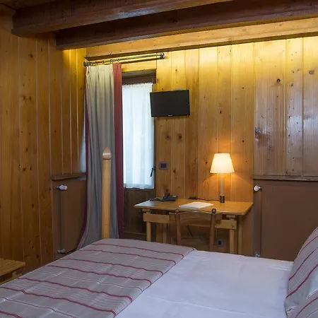 فندق Ristorante Bucaneve